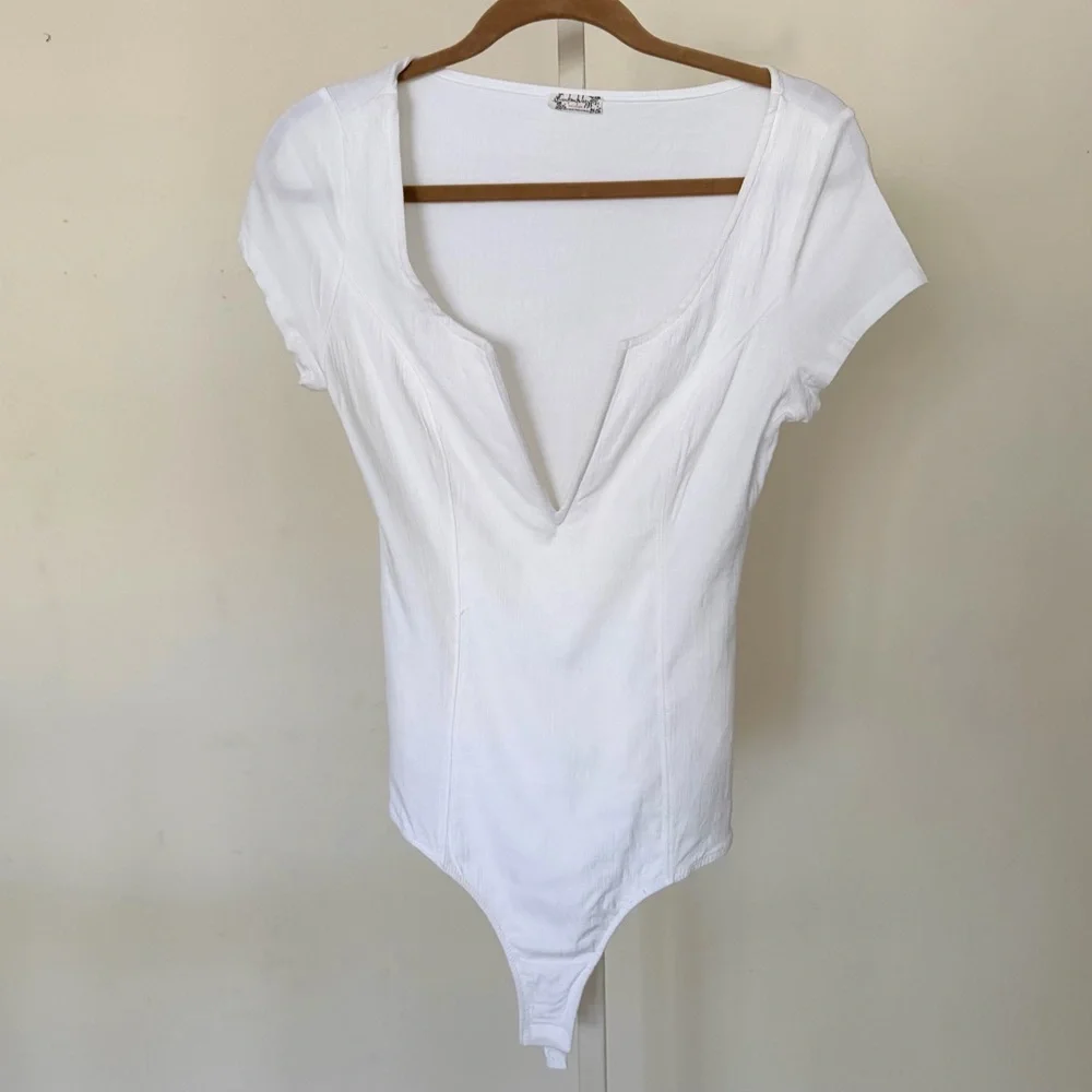 Free People White Bodysuit EUC Intimately Deep Conversations S/S v neck Size M - Picture 4 of 8
